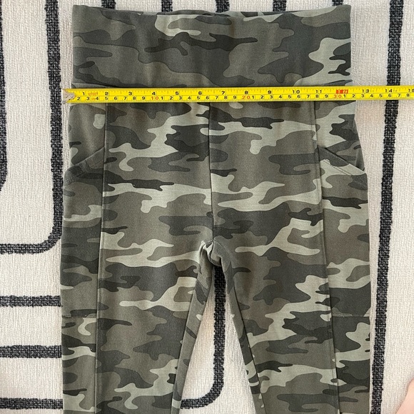 Lou & grey camo petite leggings - Picture 6 of 7